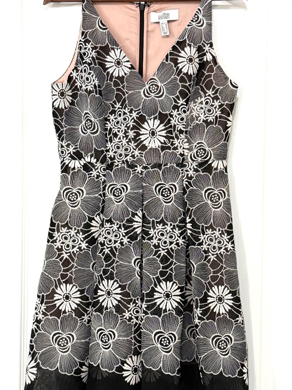 Belle Badgley Mischka Embroidered Floral Lace Dress Blush Pink Lining Size 6